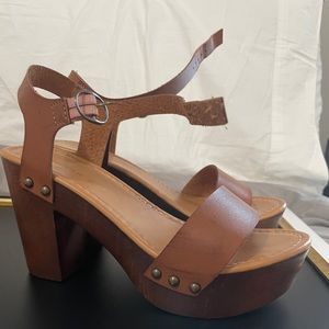 Size 6.5 Madden Girl Clog Sandals